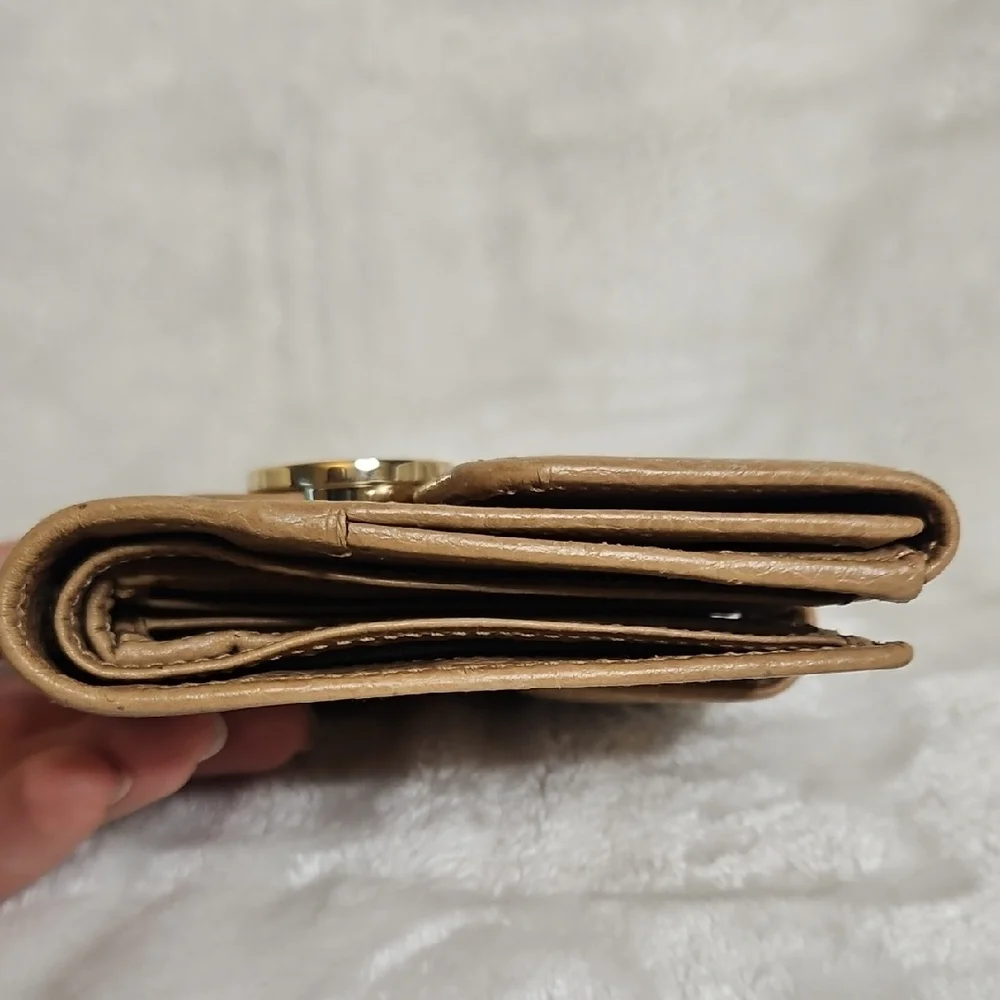 Gucci Interlocking G Compact Wallet Tan Dollar Calfskin Leather - Picture 2 of 13